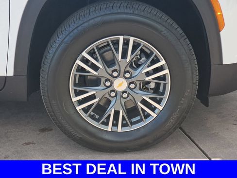 New 2026 Chevrolet Traverse LT w/ Sun and Wheel Package FWD image 39