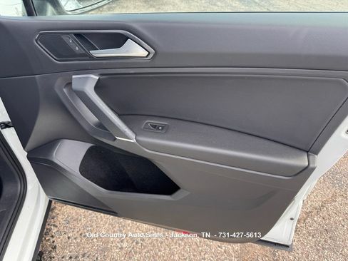 Used 2018 Volkswagen Tiguan SE w/ Panoramic Sunroof Package FWD image 21