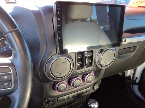 Used 2018 Jeep Wrangler Unlimited Sport S image 23