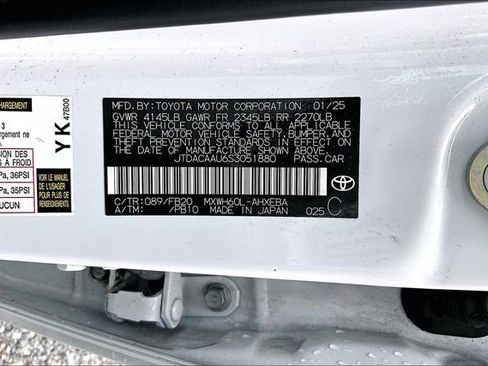 Used 2025 Toyota Prius LE image 6