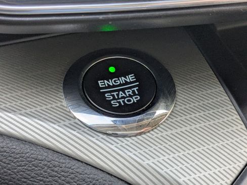 Used 2020 Ford Explorer XLT w/ Equipment Group 202A image 33