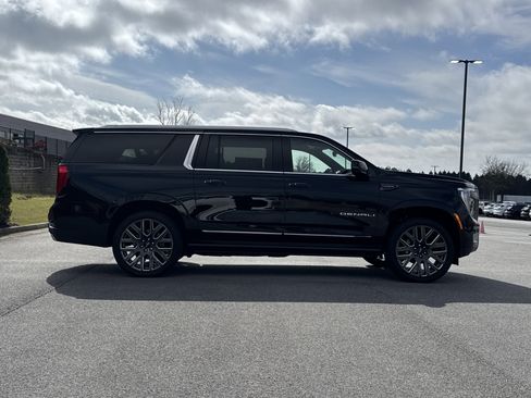 Used 2026 GMC Yukon XL Denali Ultimate w/ LPO, Floor Liner Package image 10
