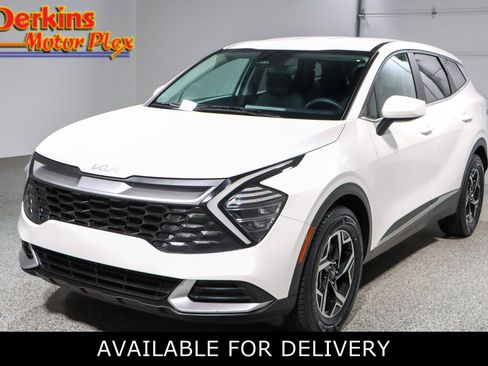 Used 2024 Kia Sportage LX image 1