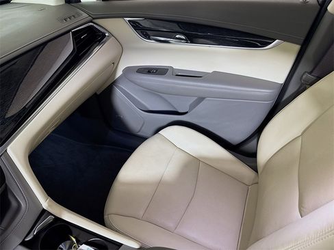 Used 2022 Cadillac XT6 Premium Luxury image 22