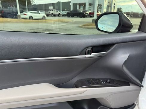 Used 2024 Toyota Camry SE image 10
