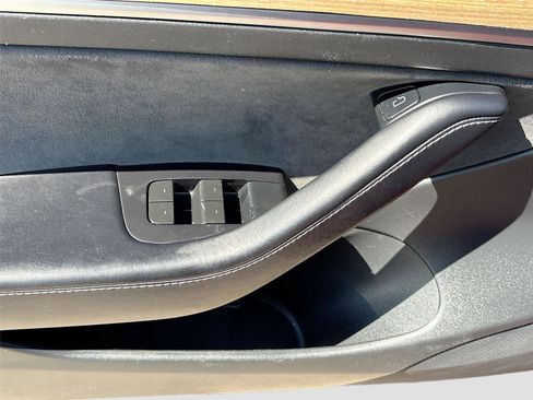 Used 2023 Tesla Model 3 Standard Range image 18