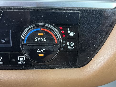 Certified 2024 Nissan Pathfinder Platinum AWD/4WD image 31