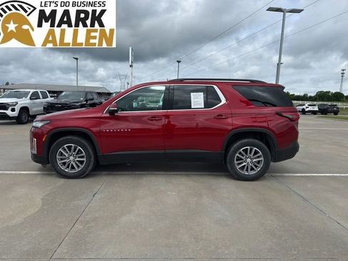 Used 2023 Chevrolet Traverse LT FWD image 3