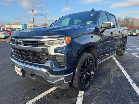 Used 2022 Chevrolet Silverado 1500 LT w/ Leather Package image 8