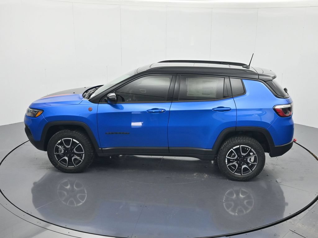 New 2026 Jeep Compass Trailhawk w/ Sun, Sound & Navigation Group AWD/4WD image 37