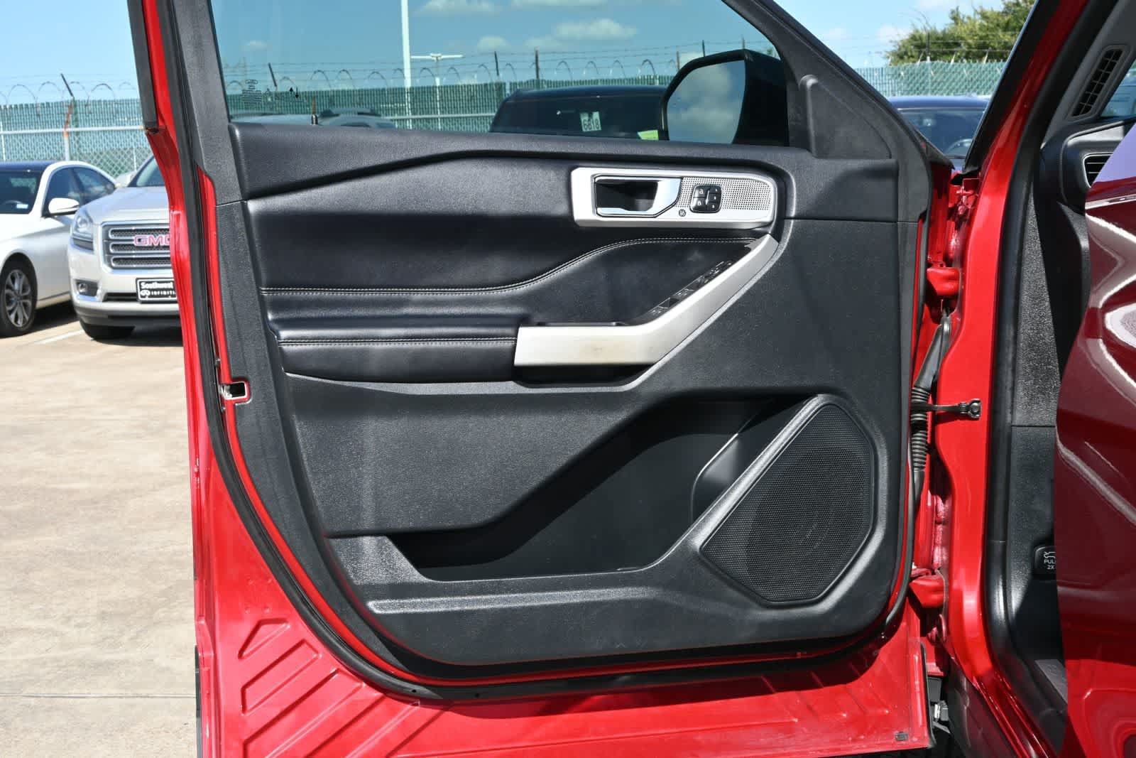 Used 2021 Ford Explorer Limited w/ Hybrid Equipment Group 310A AWD/4WD image 17