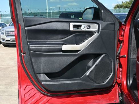 Used 2021 Ford Explorer Limited w/ Hybrid Equipment Group 310A AWD/4WD image 17