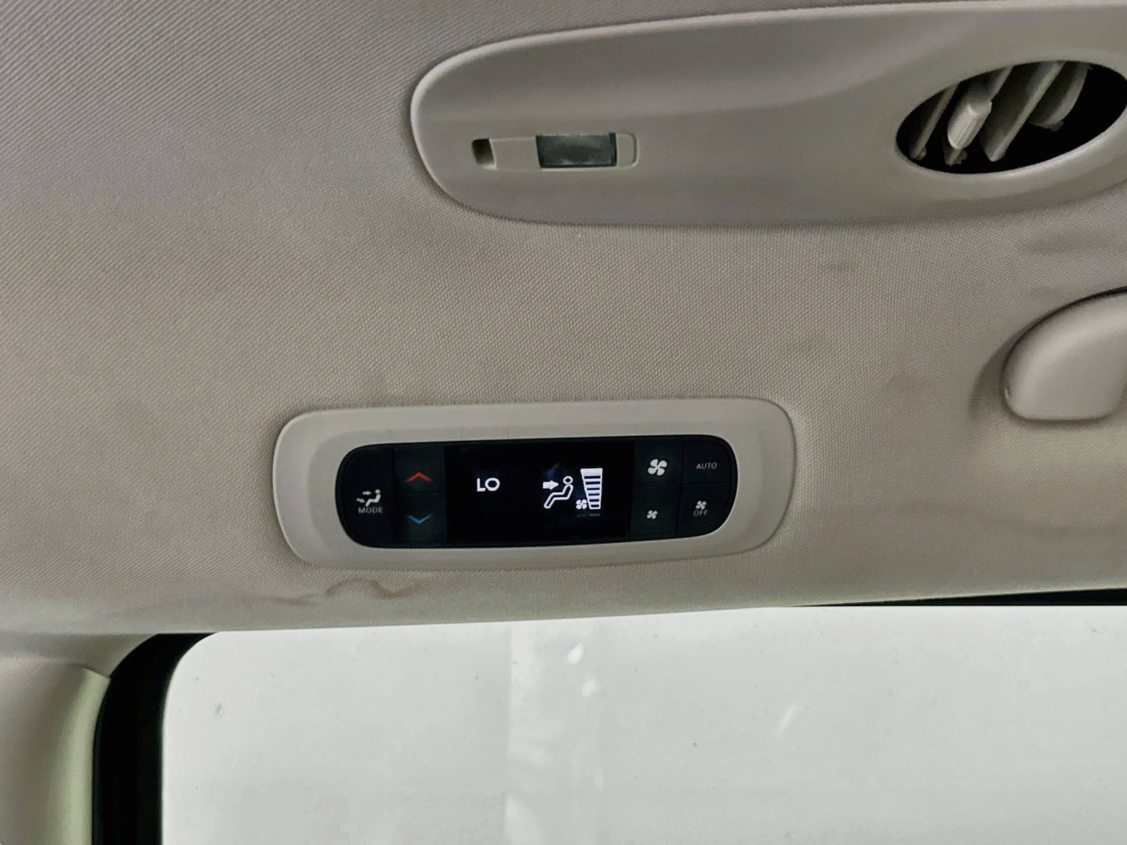 Used 2023 Chrysler Pacifica Touring-L FWD image 25
