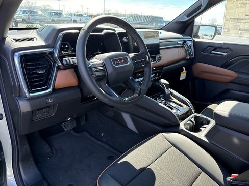 New 2026 GMC Canyon AT4 AWD/4WD image 18
