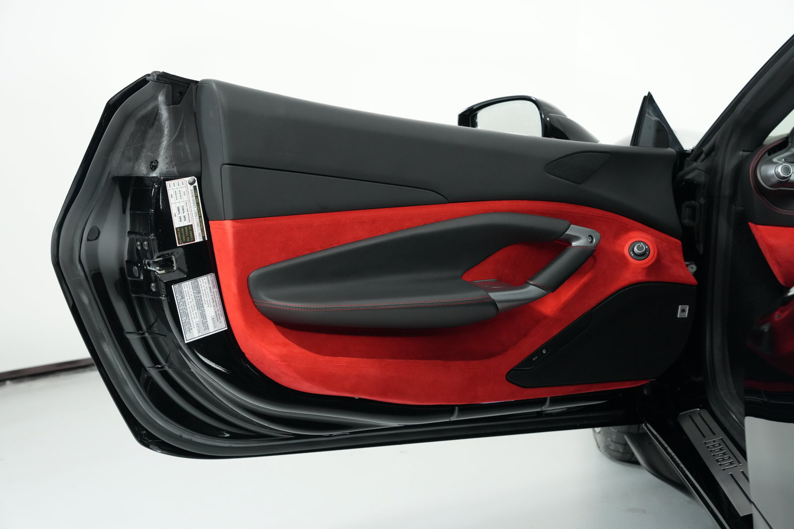 Used 2022 Ferrari F8 Spider RWD image 28