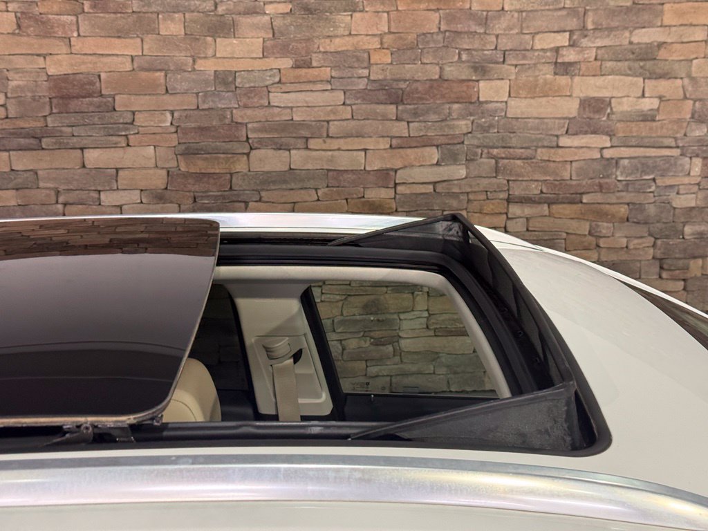 Used 2019 Buick Envision Premium AWD/4WD image 2