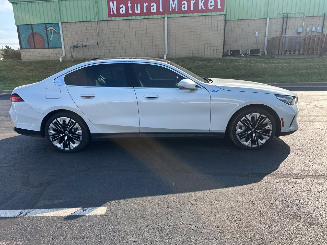 Used 2026 BMW 530i xDrive w/ Premium Package AWD/4WD image 2