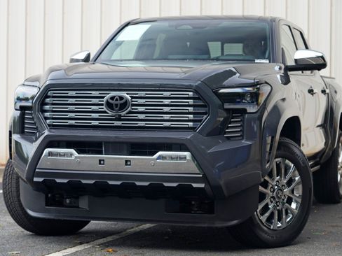 Used 2025 Toyota Tacoma Limited AWD/4WD image 3