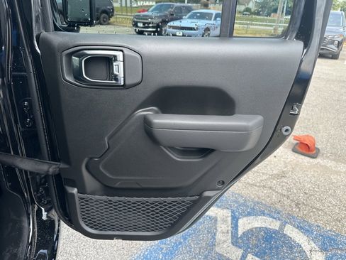 New 2025 Jeep Gladiator Sport image 42