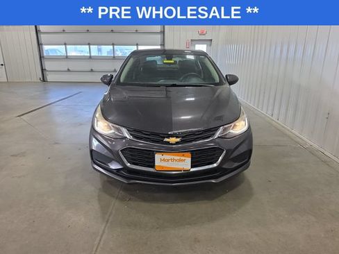 Used 2017 Chevrolet Cruze LT FWD image 3