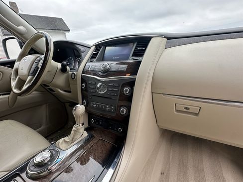 Used 2014 INFINITI QX80 4WD w/ Deluxe Touring Package image 23