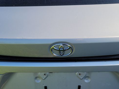 Used 2022 Toyota Corolla LE FWD image 22