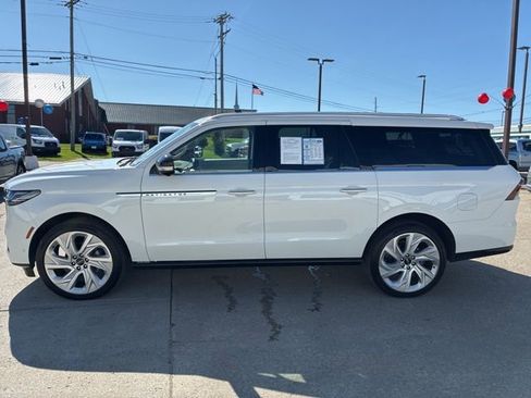 Used 2025 Lincoln Navigator L Reserve image 4