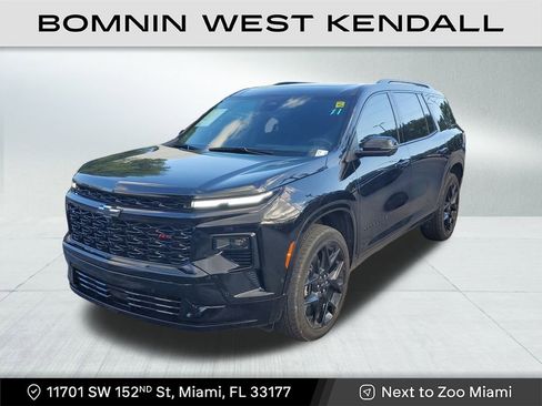 Used 2024 Chevrolet Traverse RS image 3