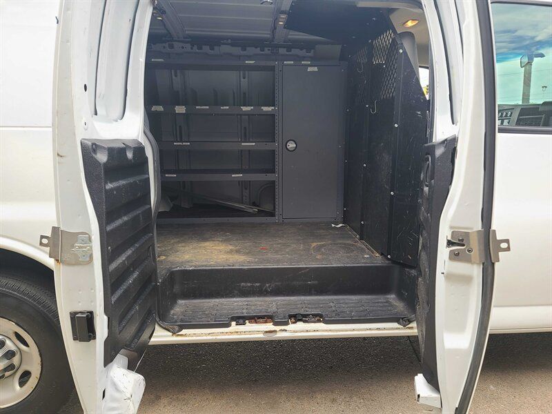 Used 2017 Chevrolet Express 2500 RWD image 14