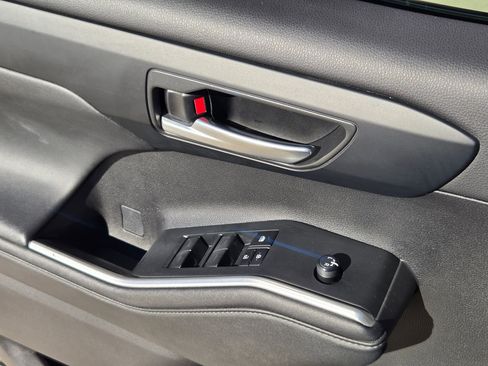 Used 2024 Toyota Highlander XSE image 12