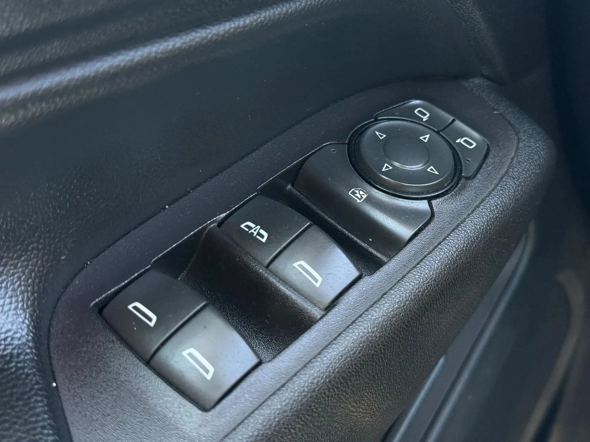 Used 2018 Chevrolet Equinox Premier w/ Premier True North Edition AWD/4WD image 24