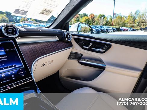 Used 2025 Mercedes-Benz GLC 300 4MATIC image 42