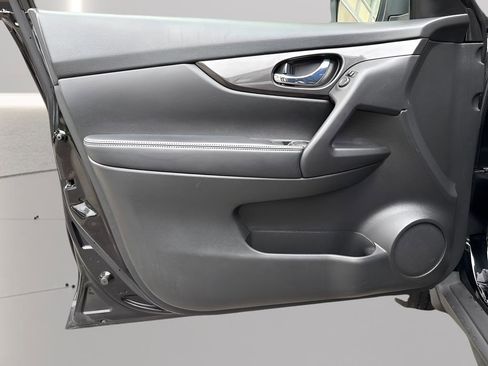 Used 2019 Nissan Rogue SV AWD/4WD image 18