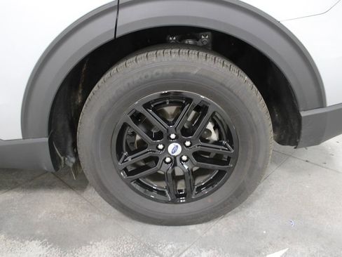 Used 2025 Ford Explorer Active image 40