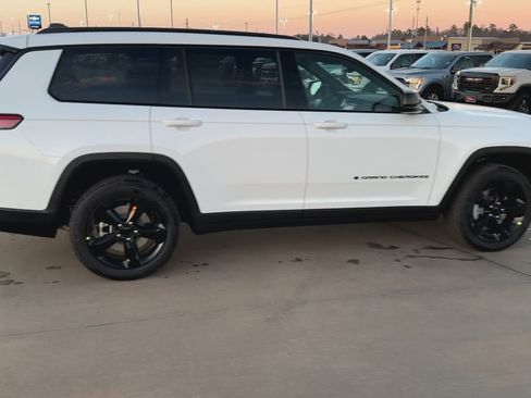 New 2025 Jeep Grand Cherokee L Limited w/ Black Appearance Package AWD/4WD image 2