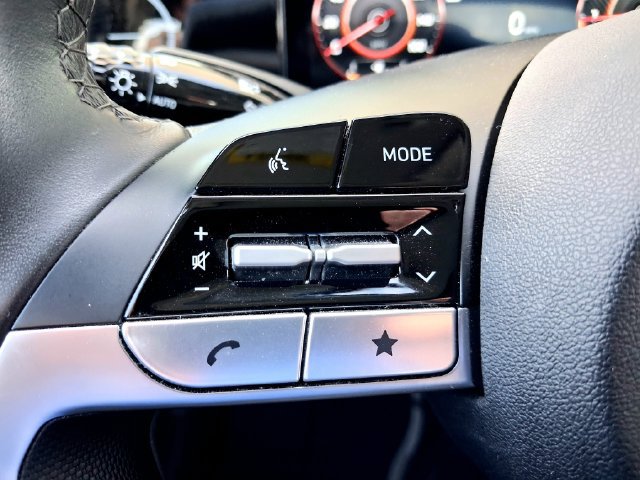 Used 2025 Hyundai Elantra SEL FWD image 15