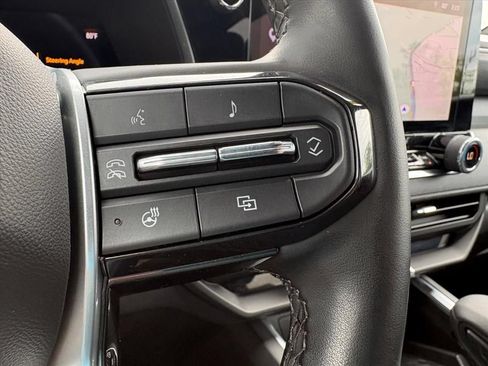 Used 2025 Chevrolet Colorado Trail Boss AWD/4WD image 16