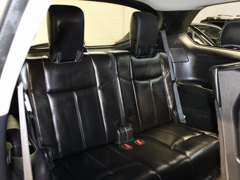 Used 2020 Nissan Pathfinder SL image 17