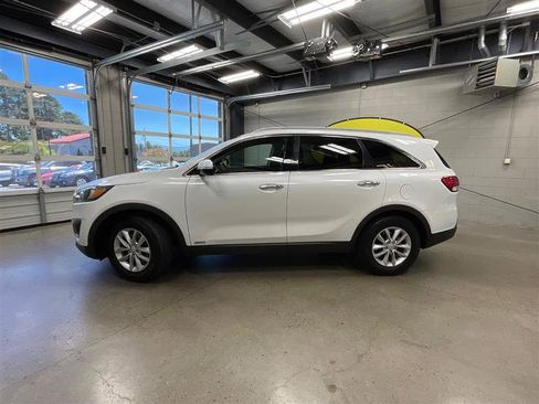 Used 2018 Kia Sorento AWD image 2