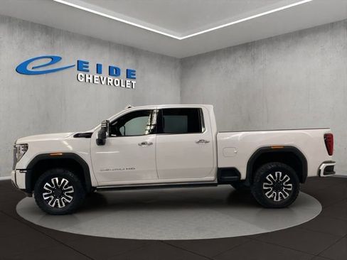 Used 2024 GMC Sierra 3500 Denali Ultimate AWD/4WD image 9