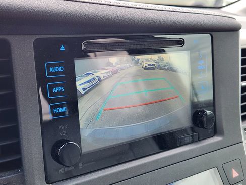 Used 2015 Toyota Sienna XLE w/ XLE Navigation Package FWD image 20