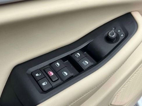 Certified 2024 Jeep Grand Cherokee Limited w/ Black Appearance Package image 21