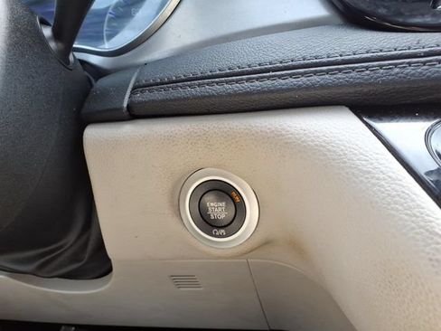 Used 2017 Chrysler Pacifica Limited FWD image 29