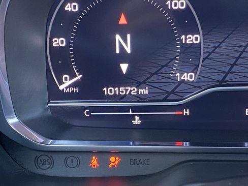 Used 2022 GMC Yukon XL AT4 image 22