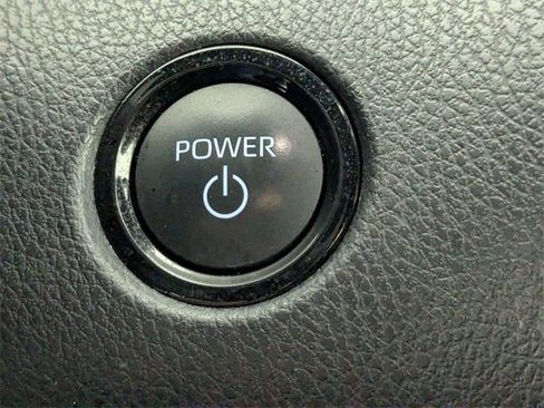 Used 2025 Toyota Camry SE image 23