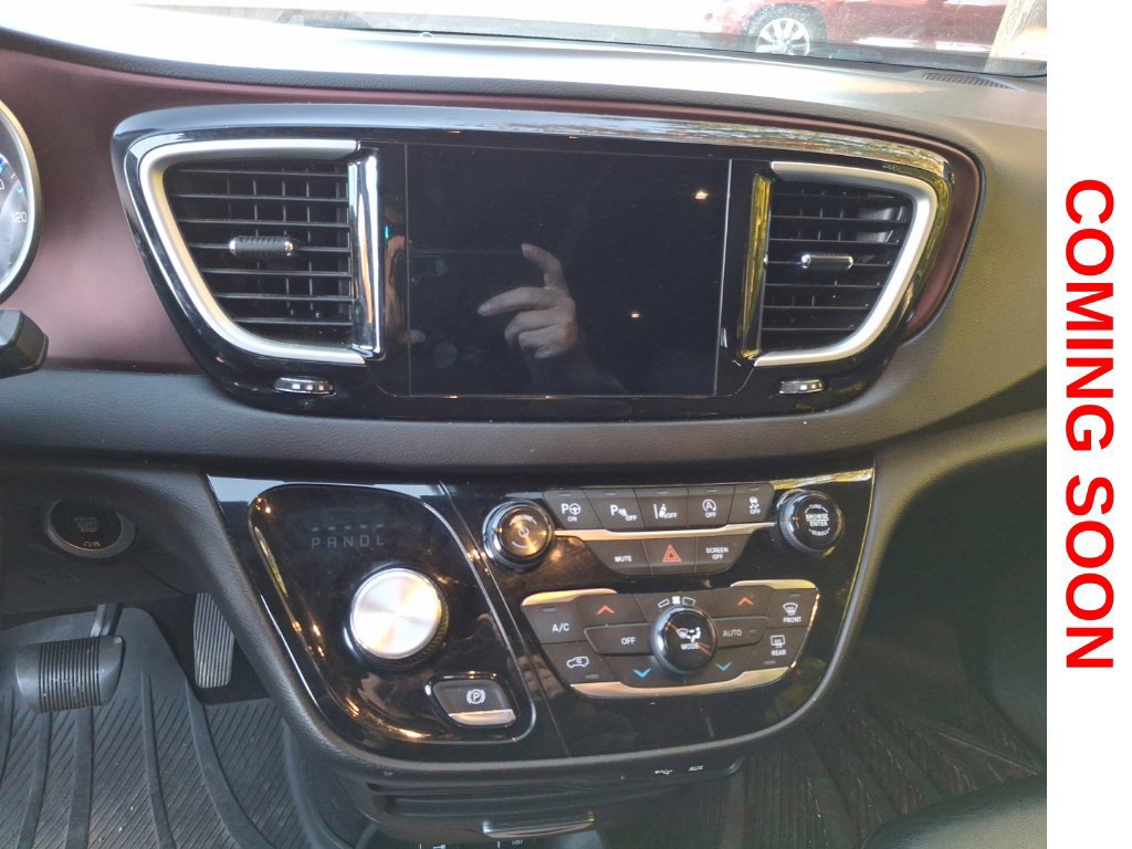 Used 2020 Chrysler Pacifica Touring-L FWD image 14