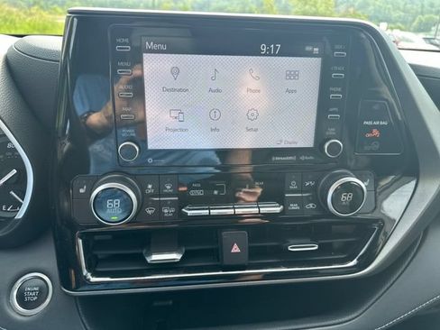 Used 2021 Toyota Highlander XLE AWD/4WD image 15