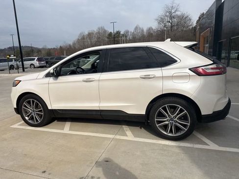 Used 2019 Ford Edge Titanium image 10