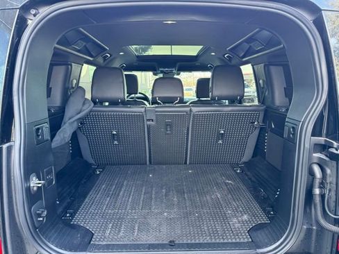 Used 2024 Land Rover Defender 110 X-Dynamic SE image 33