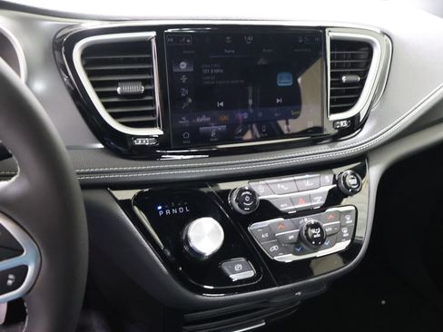 New 2026 Chrysler Pacifica Select image 22